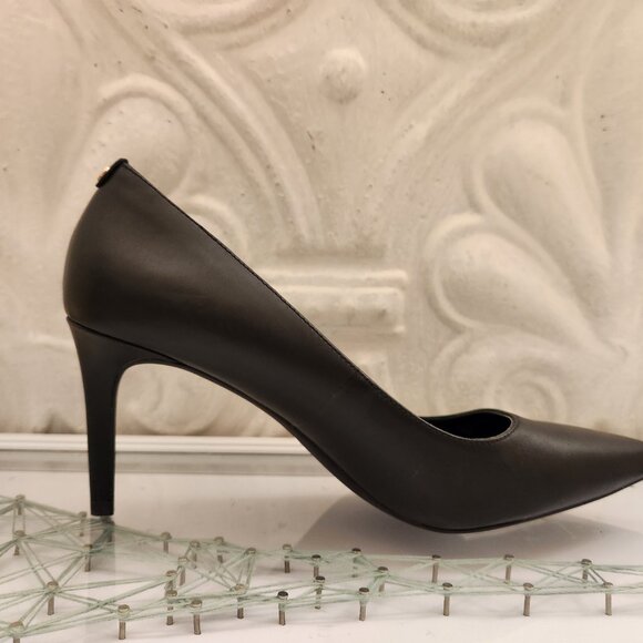 Michael Kors Black Leather " Alina Flex Pumps". NWT. Size 10 - Picture 3 of 9